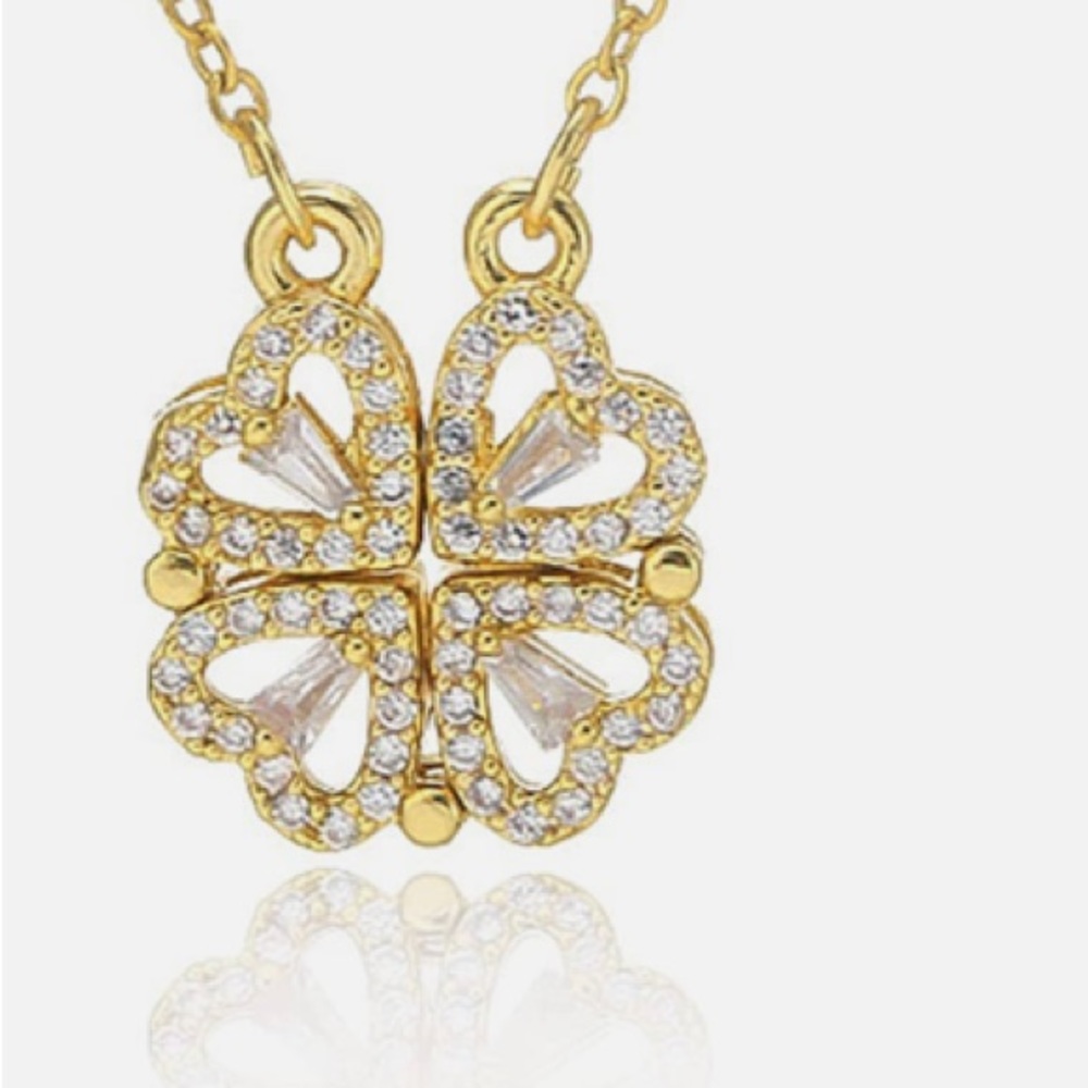 Clover gold necklace
